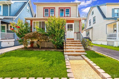 18 Orchard Rd, Maplewood, NJ, 07040-2489 | Card Image