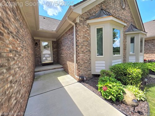 13786 Elmbrook Dr, Shelby Township, MI, 48315-6060 | Card Image