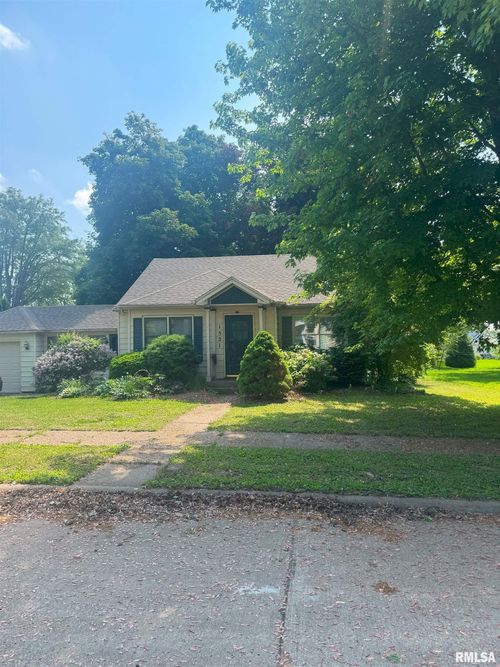 1521 Lazy Ln, Clinton, IA, 52732-2933 | Card Image