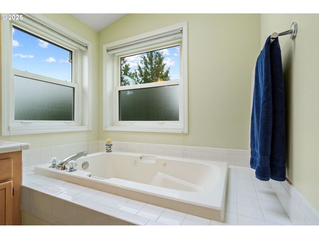 3010 Sw Phyllis Dr, House other with 4 bedrooms, 3 bathrooms and 3 parking in Gresham OR | Image 37