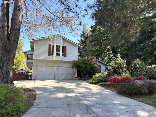 2318 Ne Brookview Dr, Vancouver, WA, 98686 | Card Image