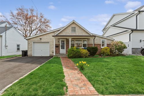 2754 Terrell Ave, Oceanside, NY, 11572-1141 | Card Image