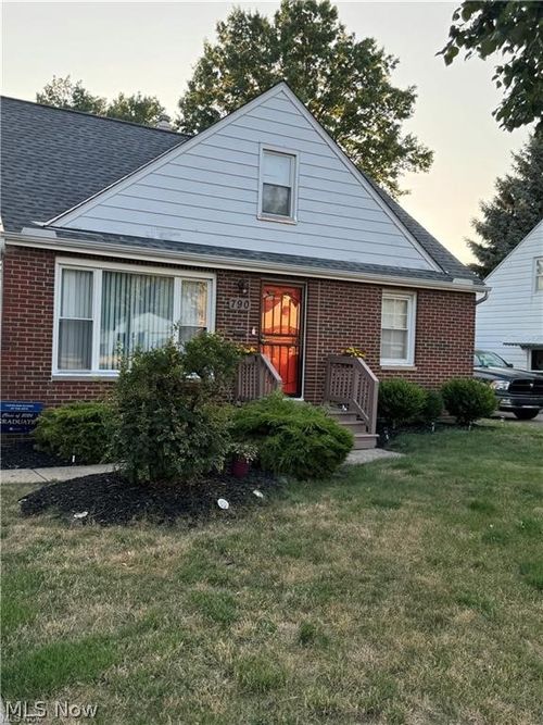 790 E 266th St, Euclid, OH, 44132-2336 | Card Image