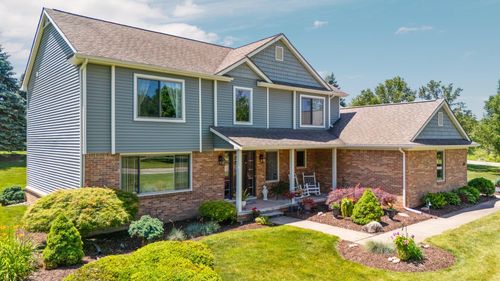 7662 Hidden Ponds Blvd, Brighton, MI, 48114-8901 | Card Image