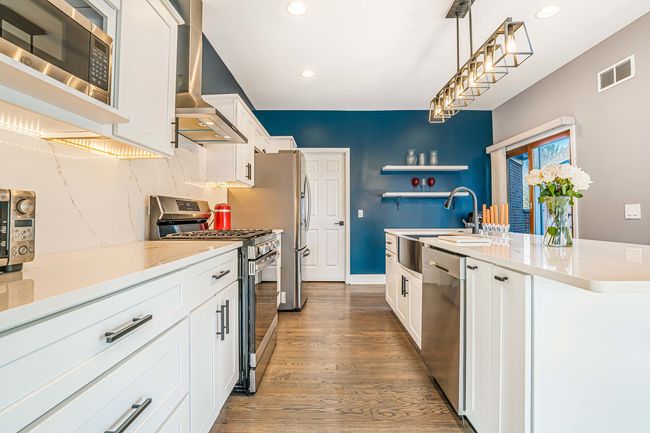 971 Heathrow Ln, Townhouse with 3 bedrooms, 3 bathrooms and 2 parking in Naperville IL | Image 5