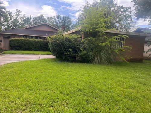 9610 Bob White Dr, Houston, TX, 77096-3710 | Card Image