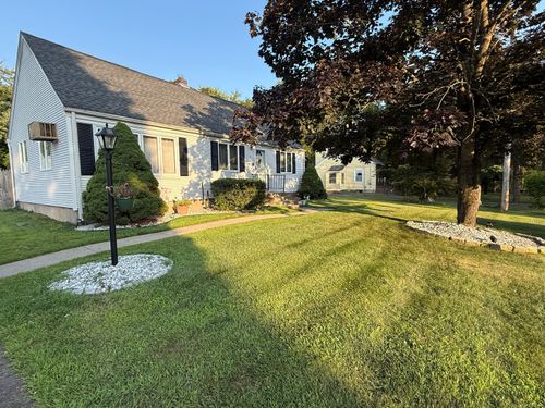 5 1st St, East Windsor, CT, 06088-9748 | Card Image