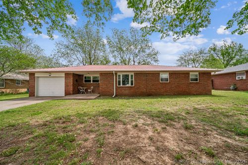 531 S Pecan St, Nowata, OK, 74048-4013 | Card Image
