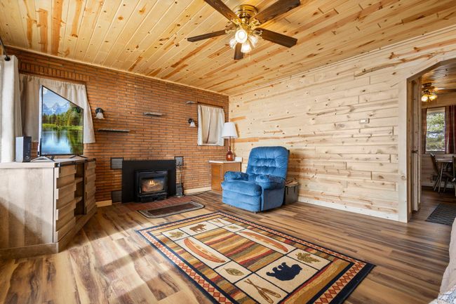 Living Room | Image 18