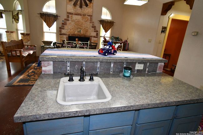 8389 E Loop 1604 S, House other with 5 bedrooms, 5 bathrooms and null parking in Adkins TX | Image 22