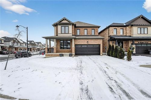 47 Pagebrook Cres, Stoney Creek, ON, L8J0K7 | Card Image