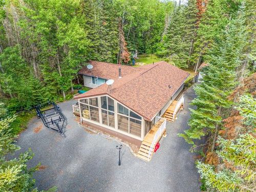 6 Hazelwood Dr, House with 2 bedrooms, 2 bathrooms and null parking in Pinawa MB | Card Image