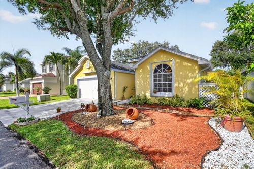 1033 Fairfax Cir W, Boynton Beach, FL, 33436-8602 | Card Image