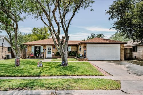 305 Birchwood Dr, Kingsville, TX, 78363-7525 | Card Image