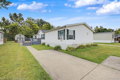 28451 Spruce Dr, Flat Rock, MI, 48134-9773 | Card Image