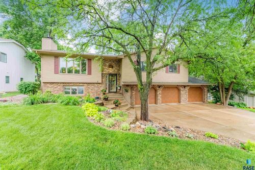 317 E Aspen Dr, Sioux Falls, SD, 57105-6942 | Card Image
