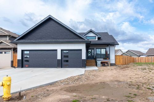 7302 37 Street Close, Lloydminster, AB, T9V3P7 | Card Image