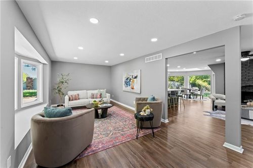 2081 Willow Ln, Excelsior Springs, MO, 64024-2840 | Card Image