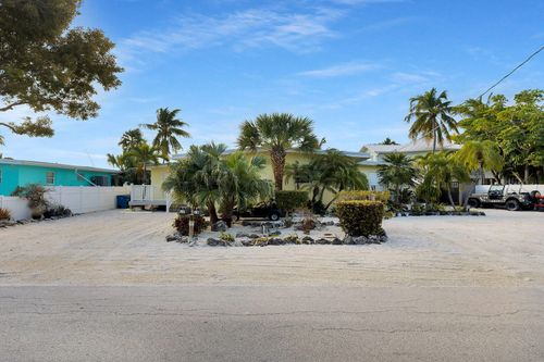 17-18 Man O War Dr, Marathon, FL, 33050-3941 | Card Image