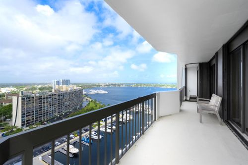 ph-38t-108 Lakeshore Dr, North Palm Beach, FL, 33408-3601 | Card Image
