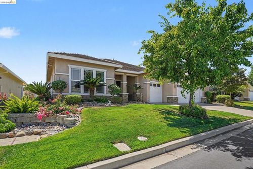 979 Centennial Dr, Brentwood, CA, 94513-6967 | Card Image