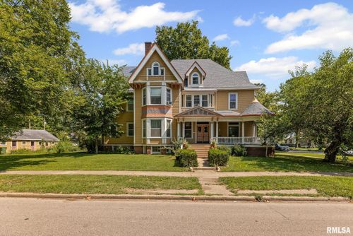 404 W Broadway, Centralia, IL, 62801-3112 | Card Image