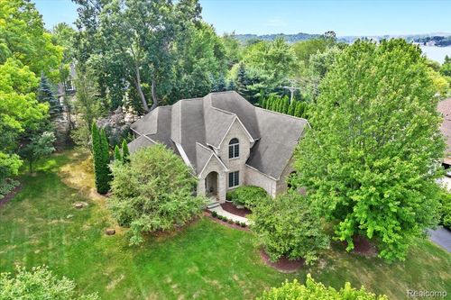 9194 Orion Dr, Brighton, MI, 48114-6925 | Card Image