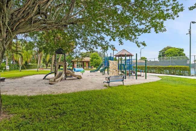 102 Villa Cir, Condo with 2 bedrooms, 2 bathrooms and null parking in Atlantis FL | Image 45