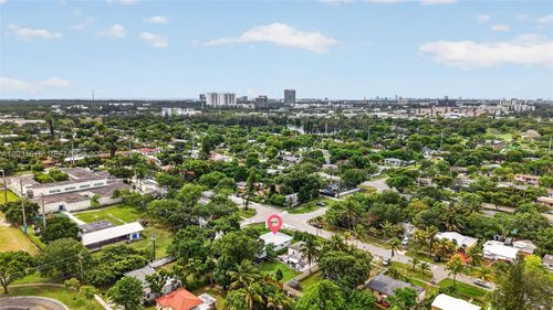 1695 Ne 160th St, North Miami Beach, FL, 33162-4734 | Card Image