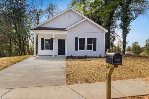 920 Ne 23rd St, Winston Salem, NC, 27105-5316 | Card Image