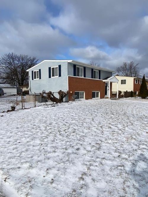 6511 Caribou St, Westland, MI, 48185-4532 | Card Image