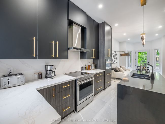 B - 357 Euclid Ave, Home with 2 bedrooms, 1 bathrooms and null parking in Toronto ON | Image 11