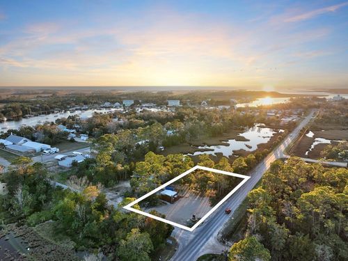 614 1st Ave N, STEINHATCHEE, FL, 32359-3440 | Card Image