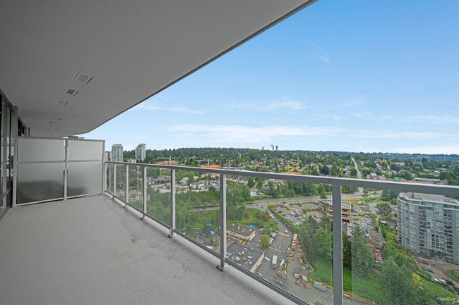 Balcony with a view of city | Image 4