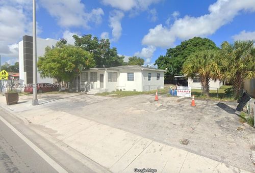 309 E 49th St, Hialeah, FL, 33013-1856 | Card Image