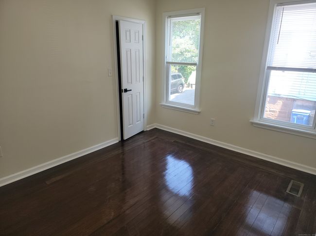 FL-1ST - 147 Edgewood St, Home with 3 bedrooms, 1 bathrooms and 1 parking in Hartford CT | Image 22