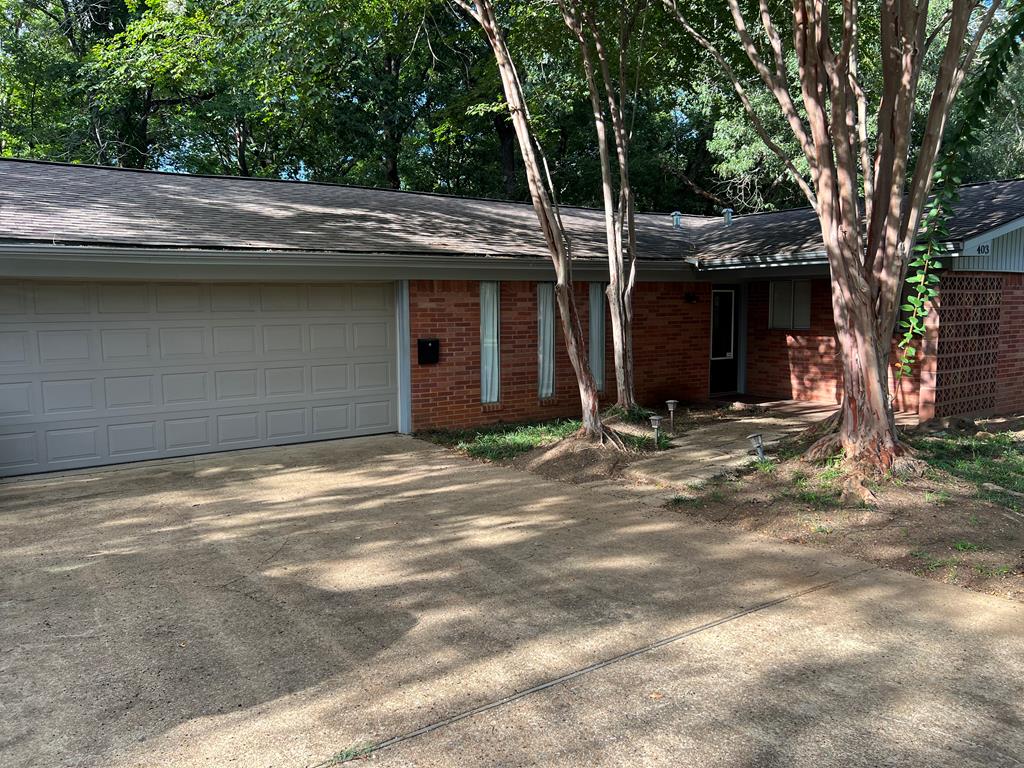 Inwood Dr, Palestine, TX 75801