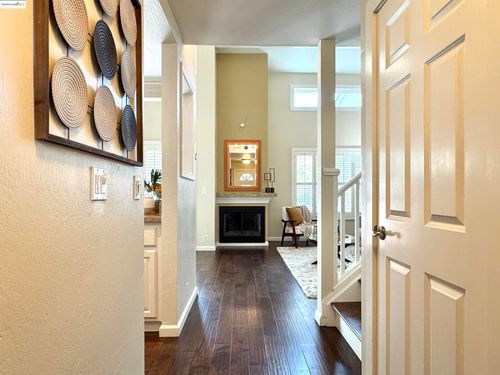 3365 Los Prados St, San Mateo, CA, 94403-3043 | Card Image