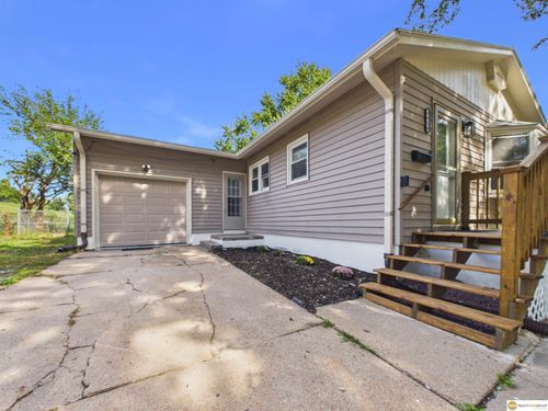 6626 Parkview Ln, Omaha, NE, 68104-1563 | Card Image