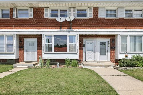 8803 N Grand St, Niles, IL, 60714-1606 | Card Image