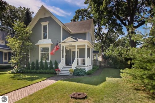 628 Washington St, Traverse City, MI, 49686-2646 | Card Image
