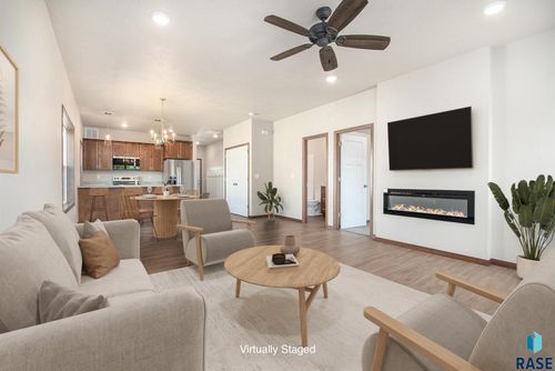 815 N Marquette Ave, Sioux Falls, SD, 57110 | Card Image