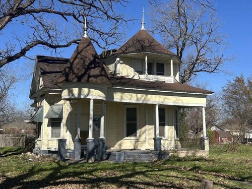 601 E Michalk St, Thorndale, TX, 76577-9549 | Card Image