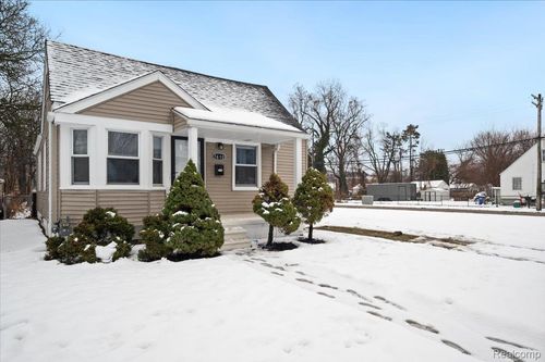 7610 Vaughan St, Detroit, MI, 48228-3225 | Card Image