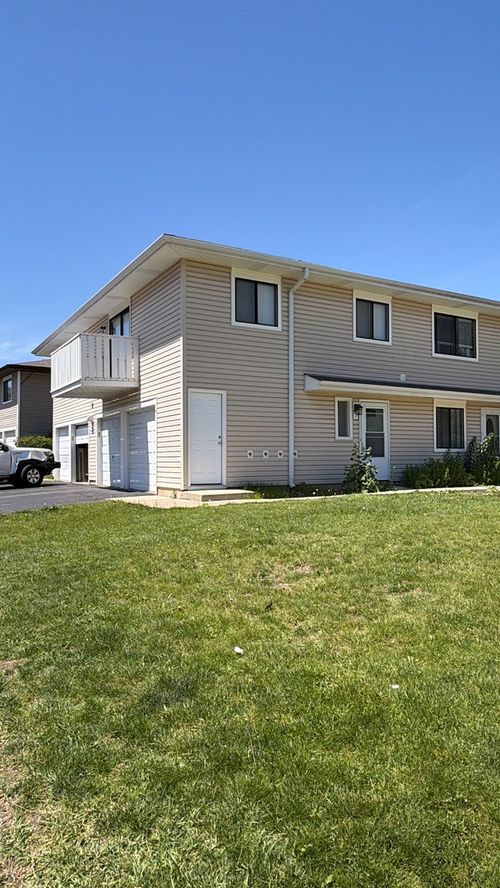 4-29W603 Winchester Cir, Warrenville, IL, 60555-2537 | Card Image