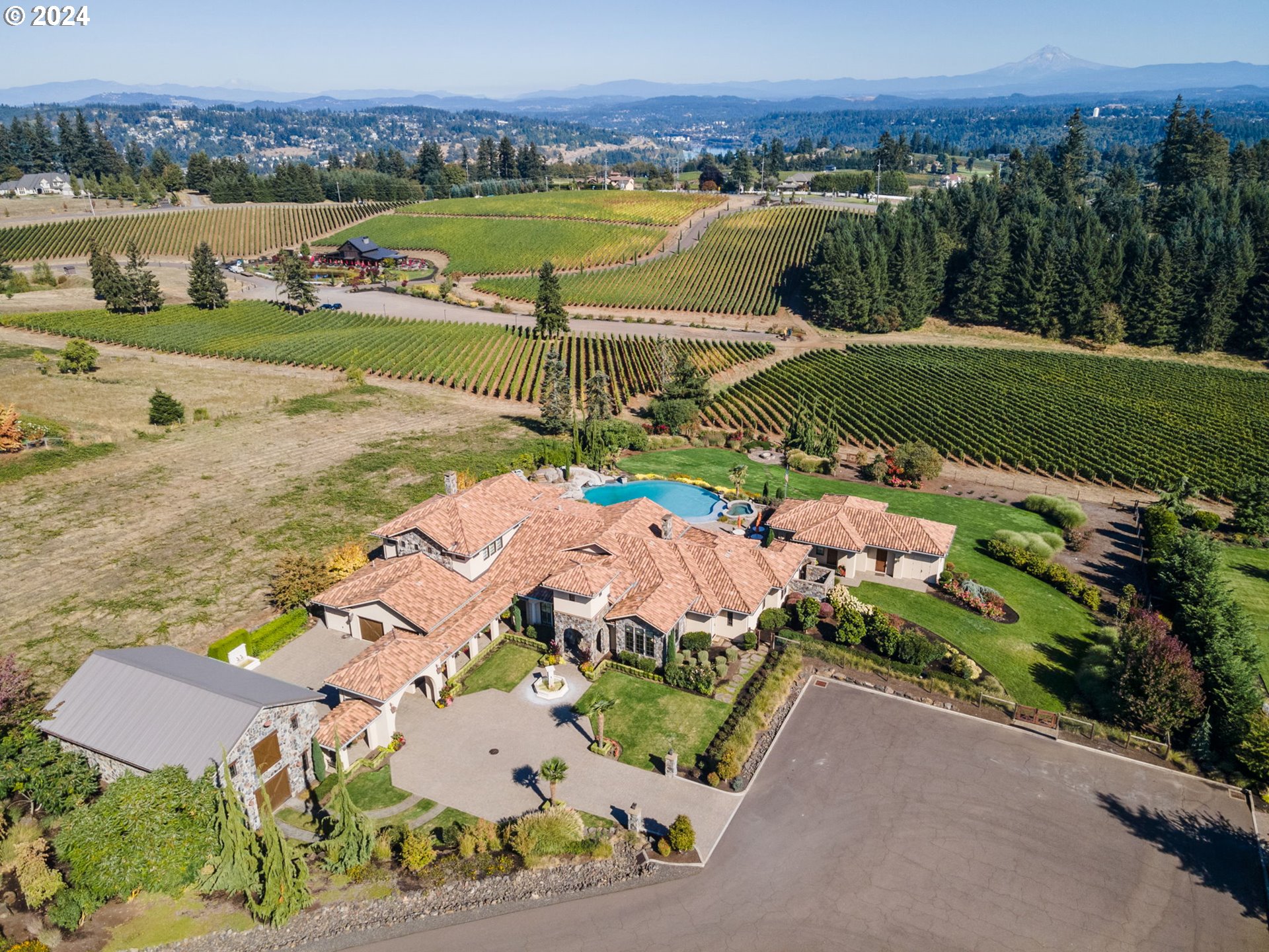French Oak Dr, West Linn, OR 97068