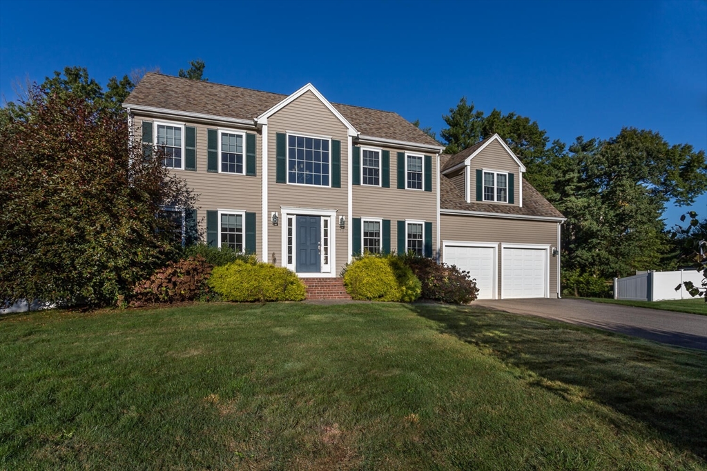 Foxwood Ln, Raynham, MA 02767
