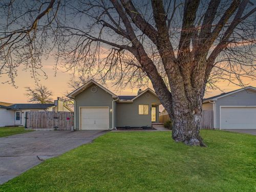 907 E Idlewild Dr, Wichita, KS, 67216-3676 | Card Image