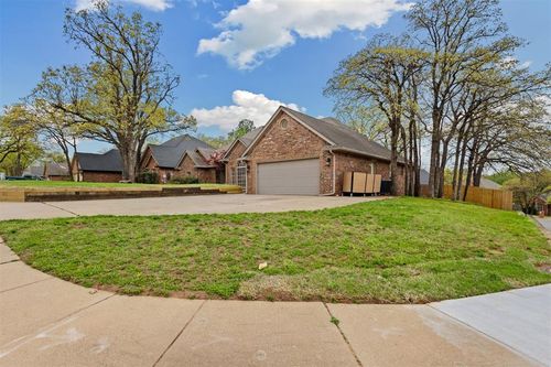 2405 Powderhorn, Edmond, OK, 73034-6844 | Card Image