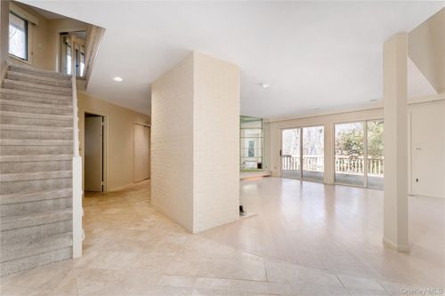 10 Hunters Trl, Wading River, NY, 11792-9504 | Card Image